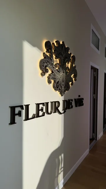 FLEUER DE VIE – Exclusive Brushed Oxidized — Enseigne lumineuse, Genève