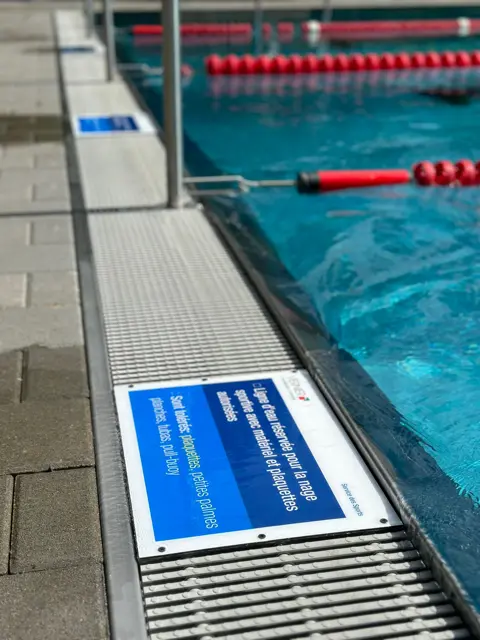 Ville de Vernier – Panneaux piscine antidérapants — 2