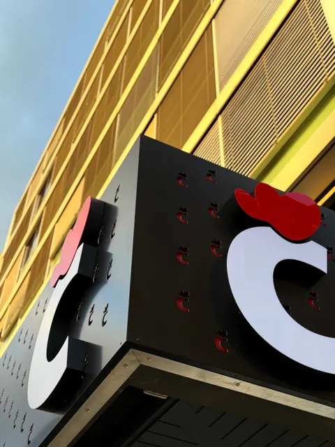 CHIC CHICKEN – PLAINPALAIS, GENÈVE — 8
