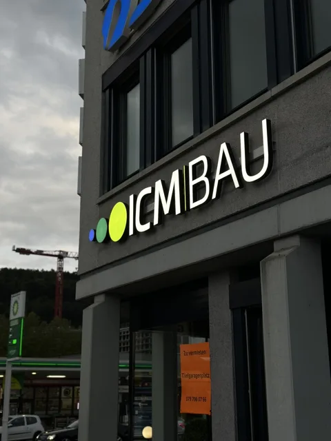 ICM BAU AG – Pfäffikon SZ — Enseigne lumineuse, Pfäffikon SZ
