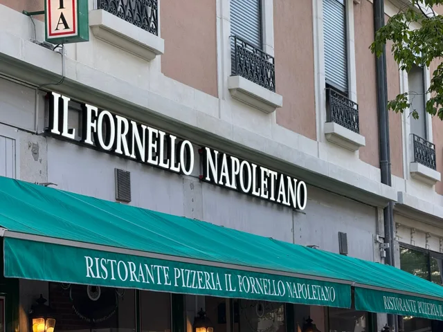 Restaurant il fornello napoletano — Enseigne lumineuse, Genève