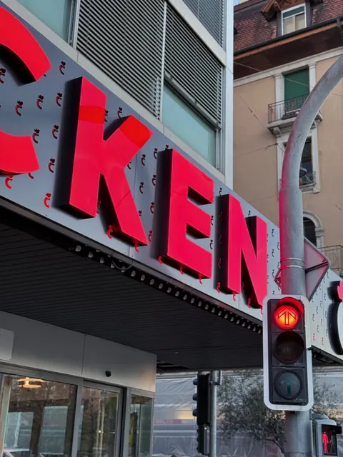 CHIC CHICKEN – PLAINPALAIS, GENÈVE — 5